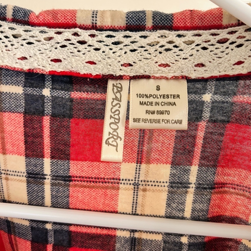 Passport Red & Navy Plaid Top w/ Lace Detail Women’s Small | Soft 100% Polyester - Picture 2 of 3